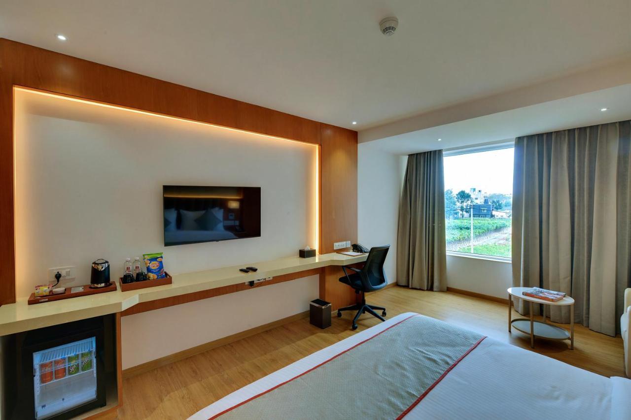 Clarion Hotel Bangalore Yesvantpur Exterior foto
