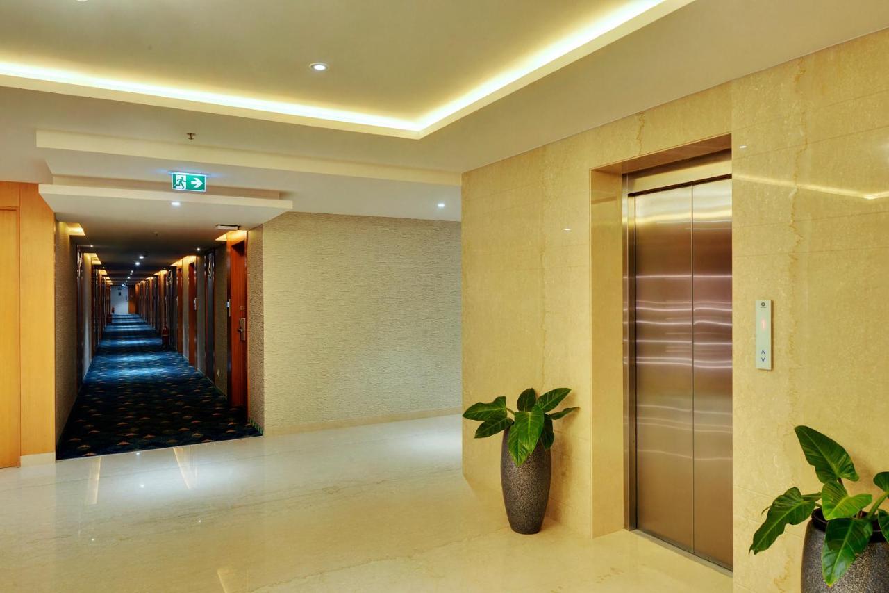Clarion Hotel Bangalore Yesvantpur Exterior foto