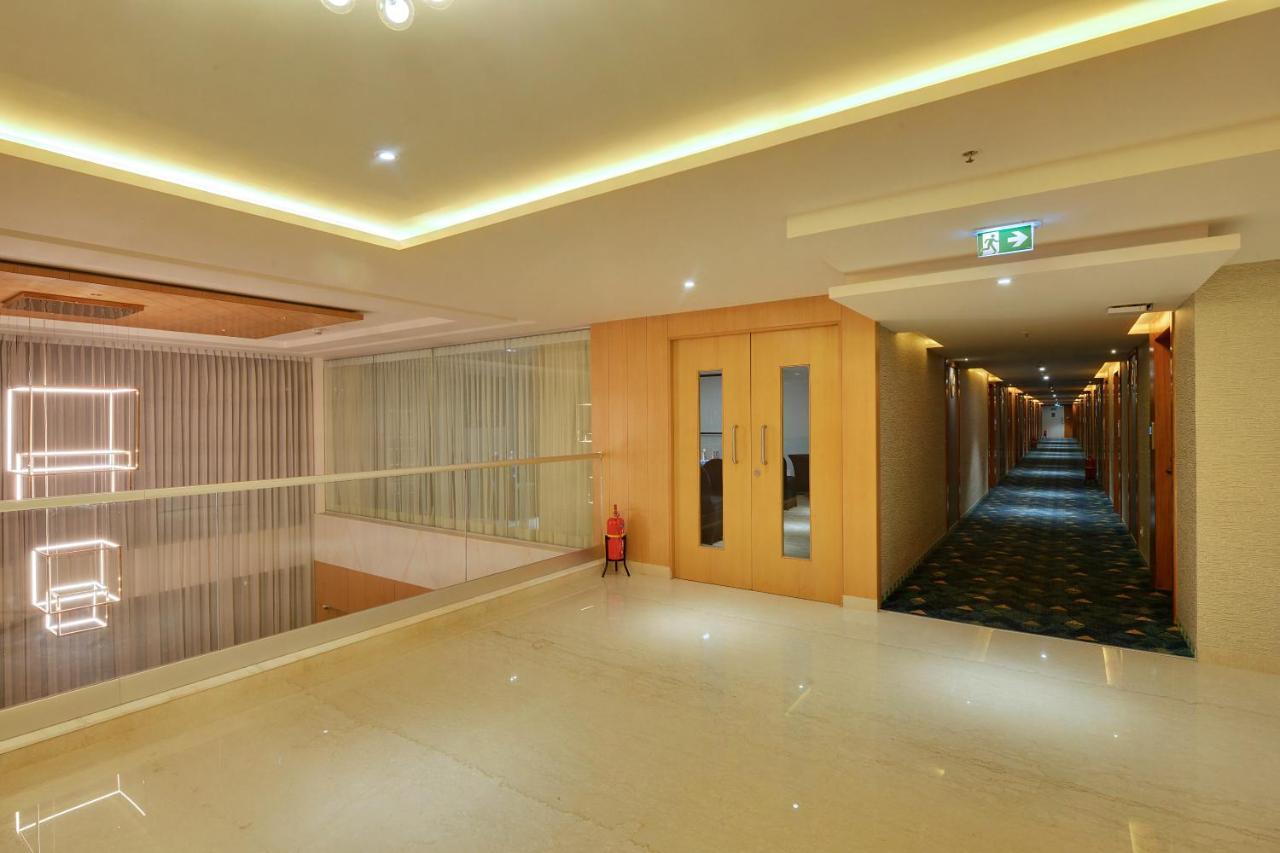 Clarion Hotel Bangalore Yesvantpur Exterior foto