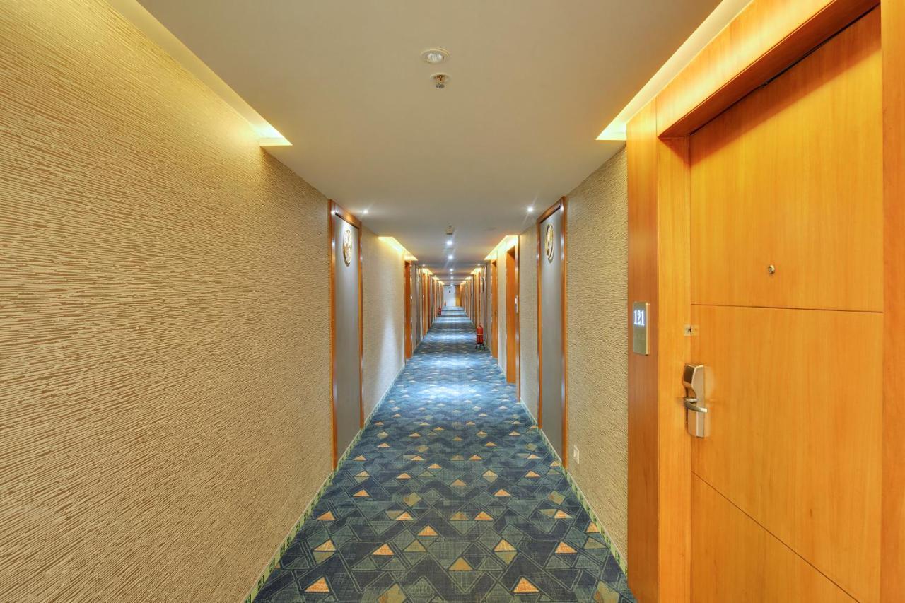 Clarion Hotel Bangalore Yesvantpur Exterior foto