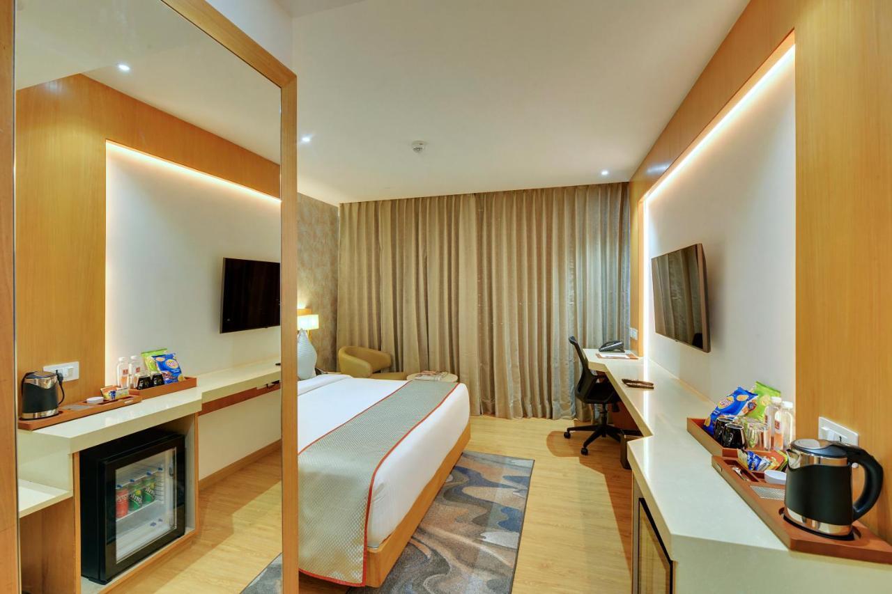 Clarion Hotel Bangalore Yesvantpur Exterior foto